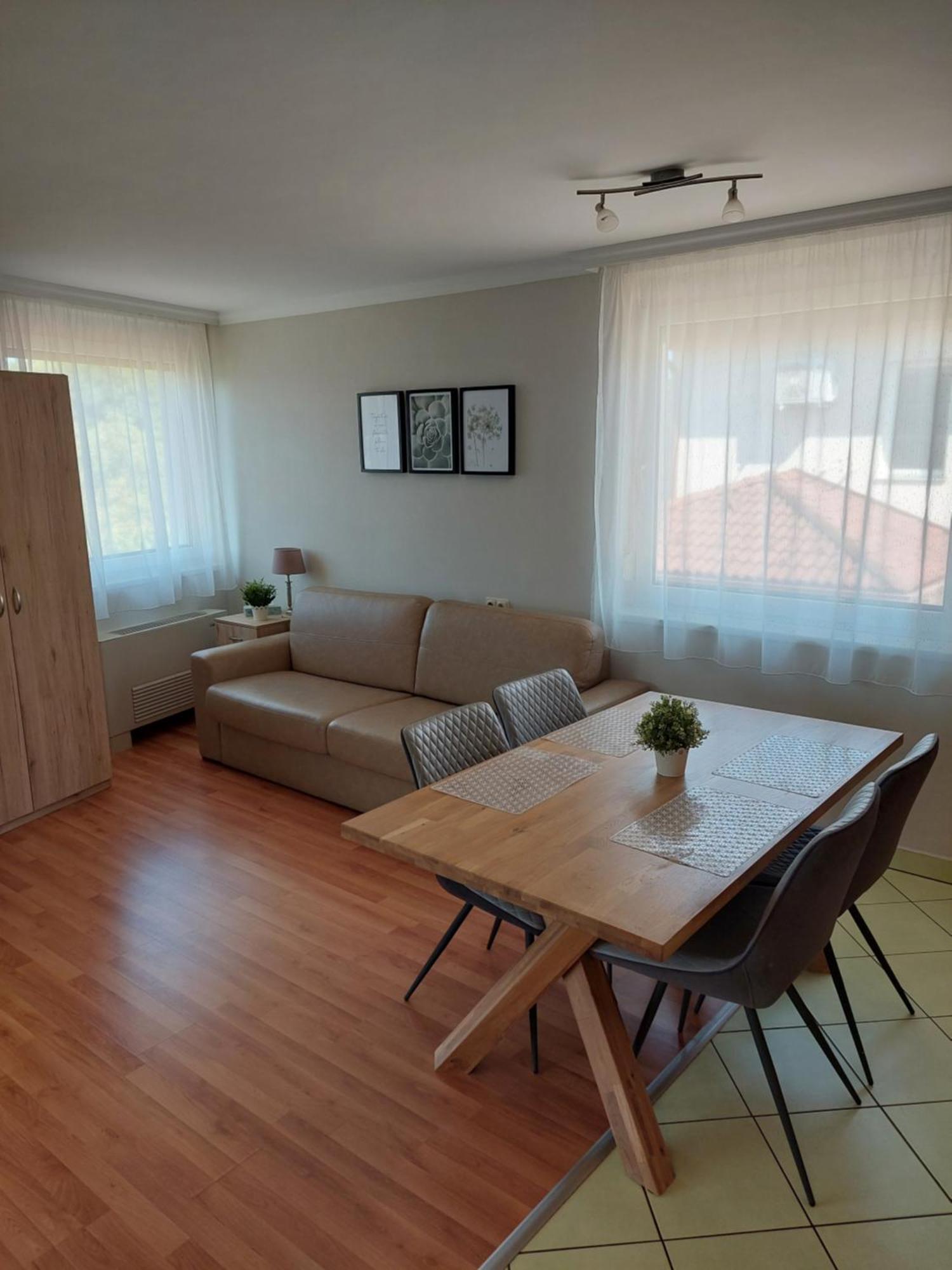 Elek Apartmanhaz Hajdúszoboszló Eksteriør billede